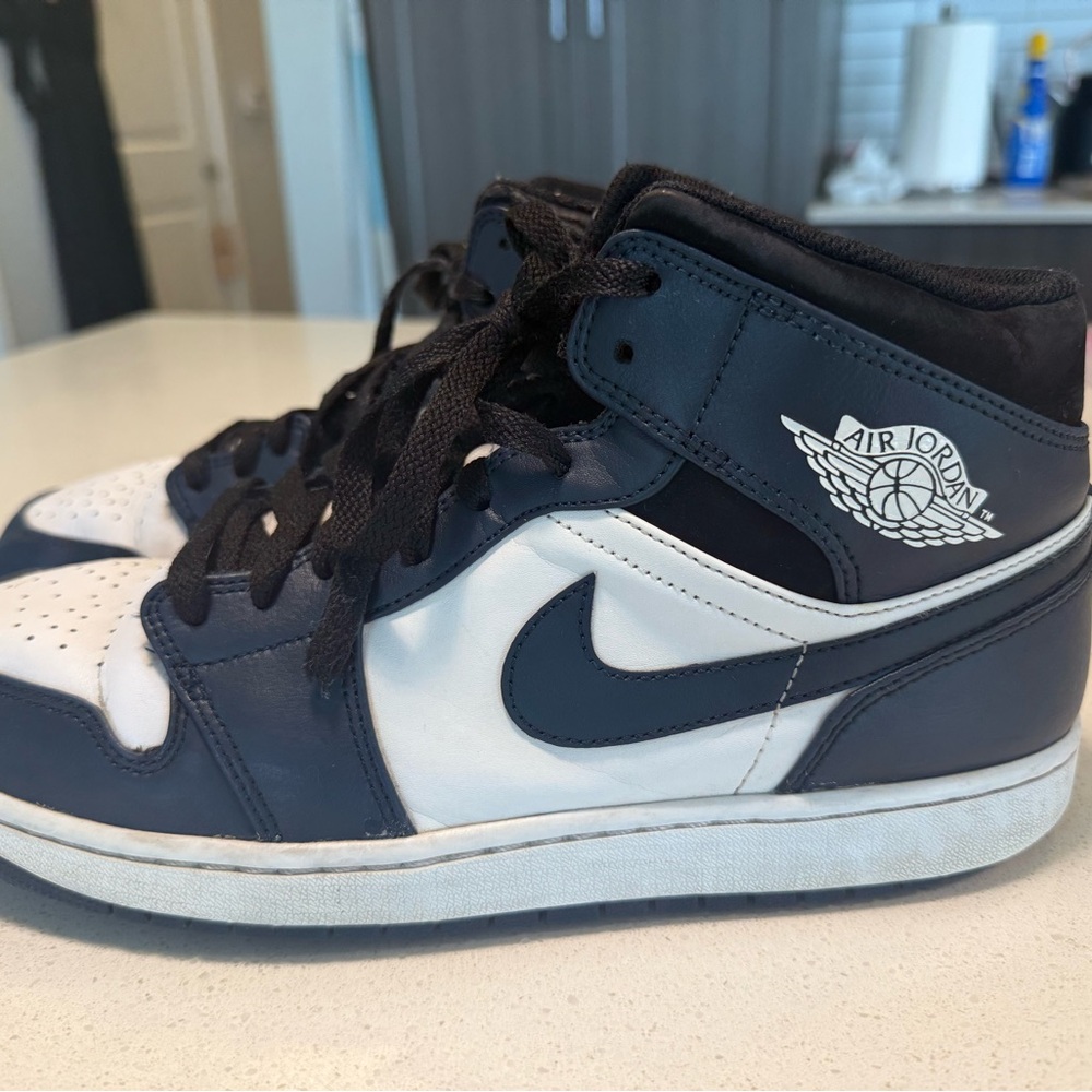 Air Jordan 1 Armory Navy mid sneakers